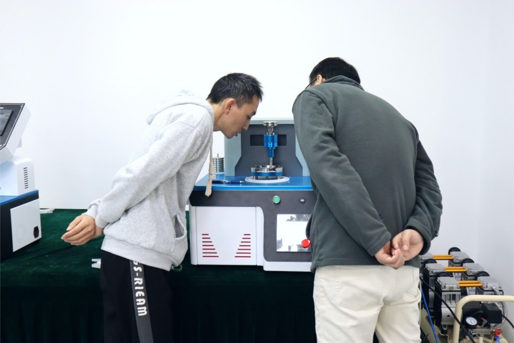 百格刮擦測試儀合作新篇章：上海理濤與昆山XX公司攜手并進