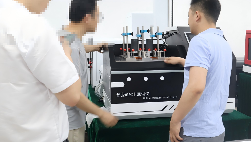 江蘇某某有限公司赴上海理濤考察設(shè)備熱變形維卡測試儀